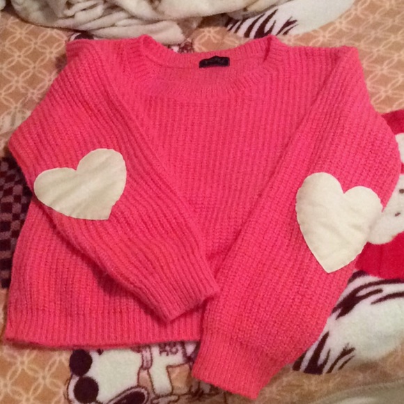 Pink pullover with heart elbow detail - Picture 1 of 1